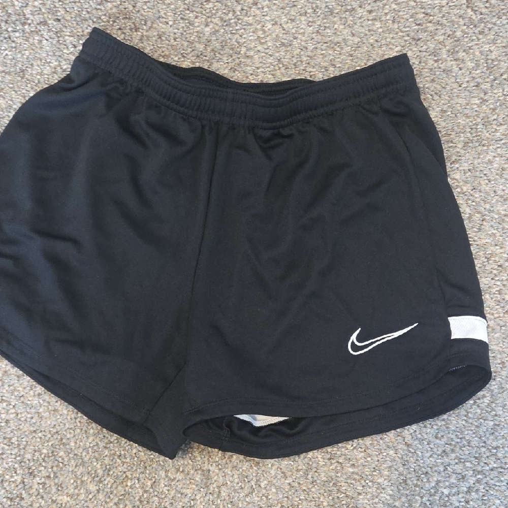 Nike Shorts Set - Black, Navy, and White - Picture 2 of 10